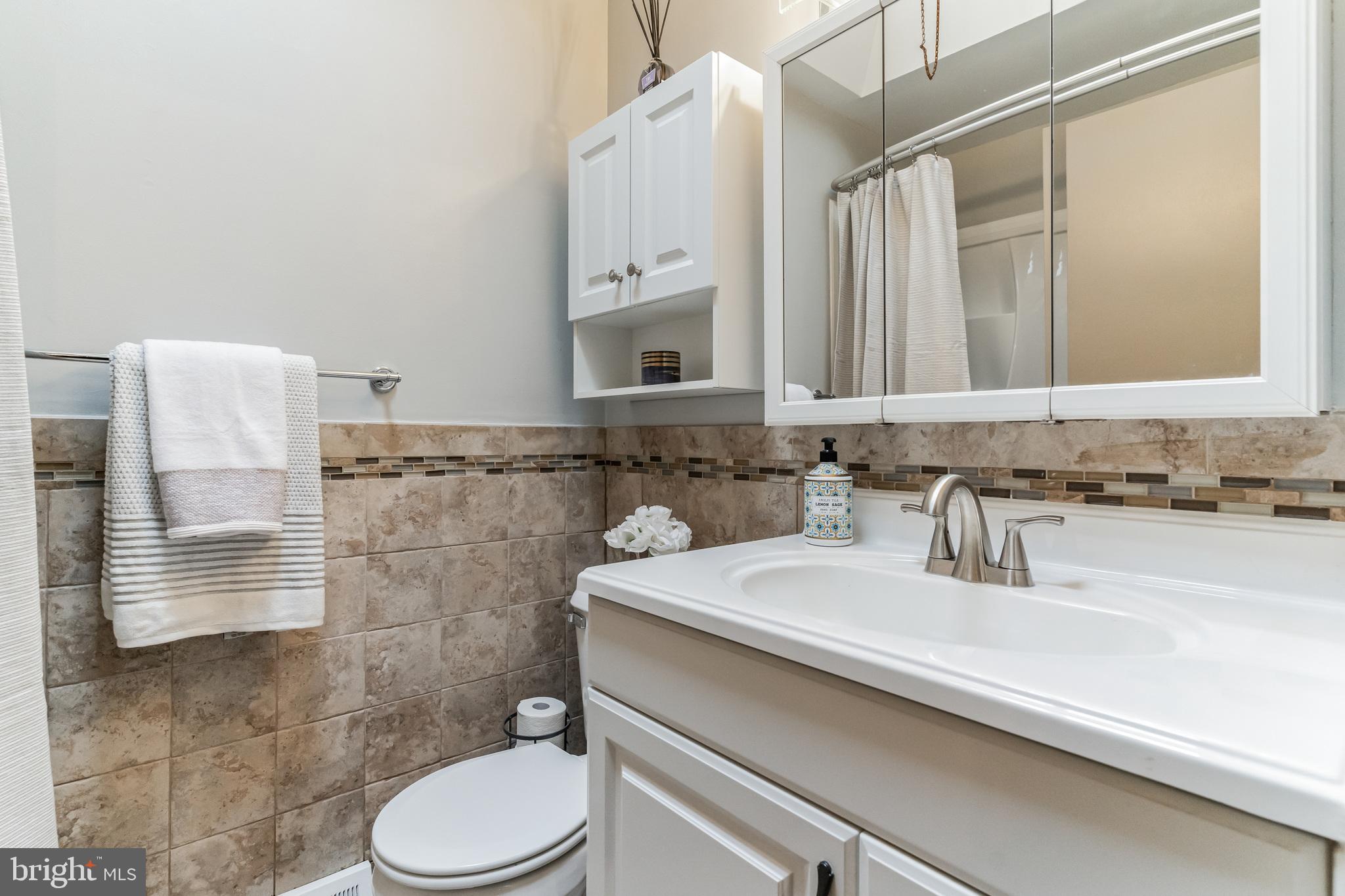 2816 Woodbridge Road Philadelphia, PA 19114 - Photo 19 of 32