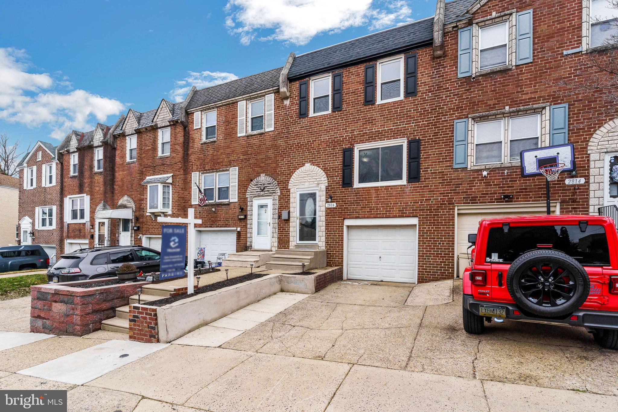 2816 Woodbridge Road Philadelphia, PA 19114 - Photo 2 of 32