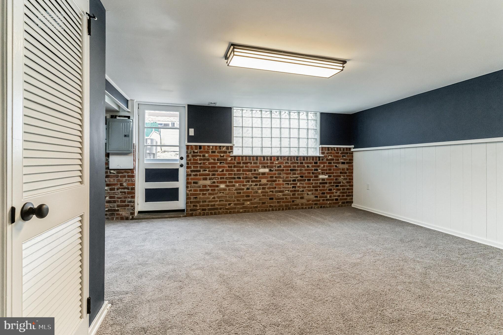 2816 Woodbridge Road Philadelphia, PA 19114 - Photo 23 of 32
