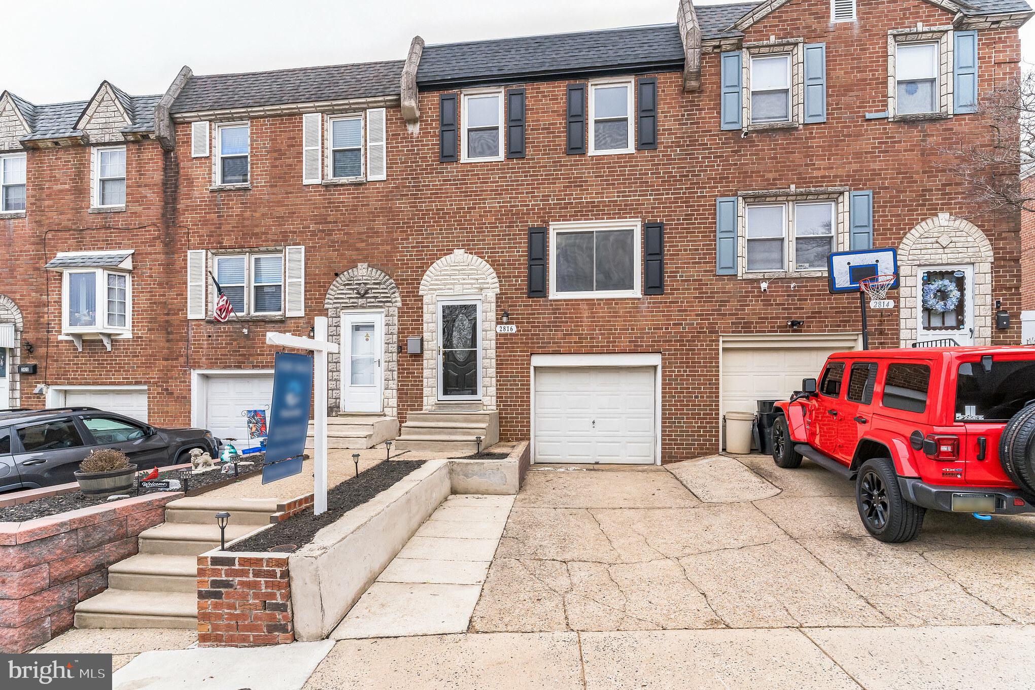 2816 Woodbridge Road Philadelphia, PA 19114 - Photo 3 of 32