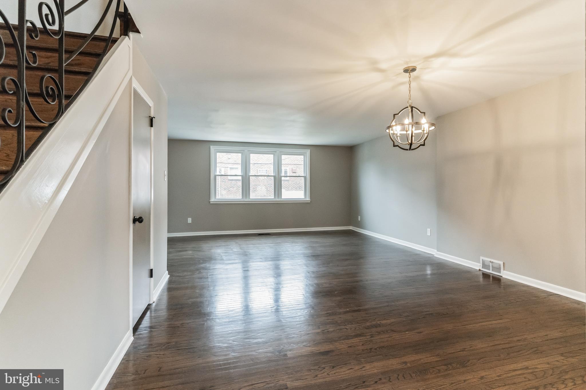 2816 Woodbridge Road Philadelphia, PA 19114 - Photo 4 of 32