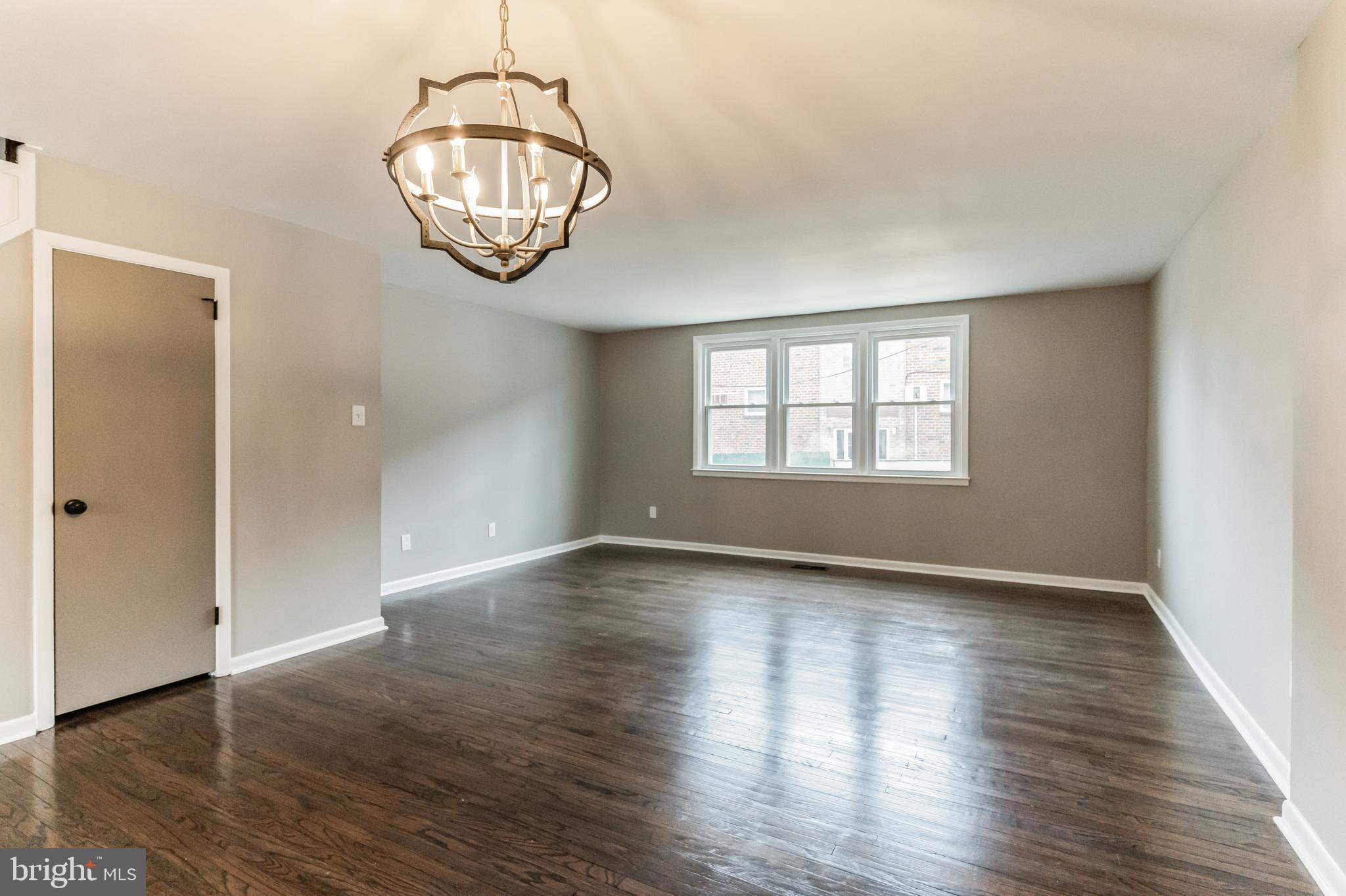 2816 Woodbridge Road Philadelphia, PA 19114 - Photo 5 of 32