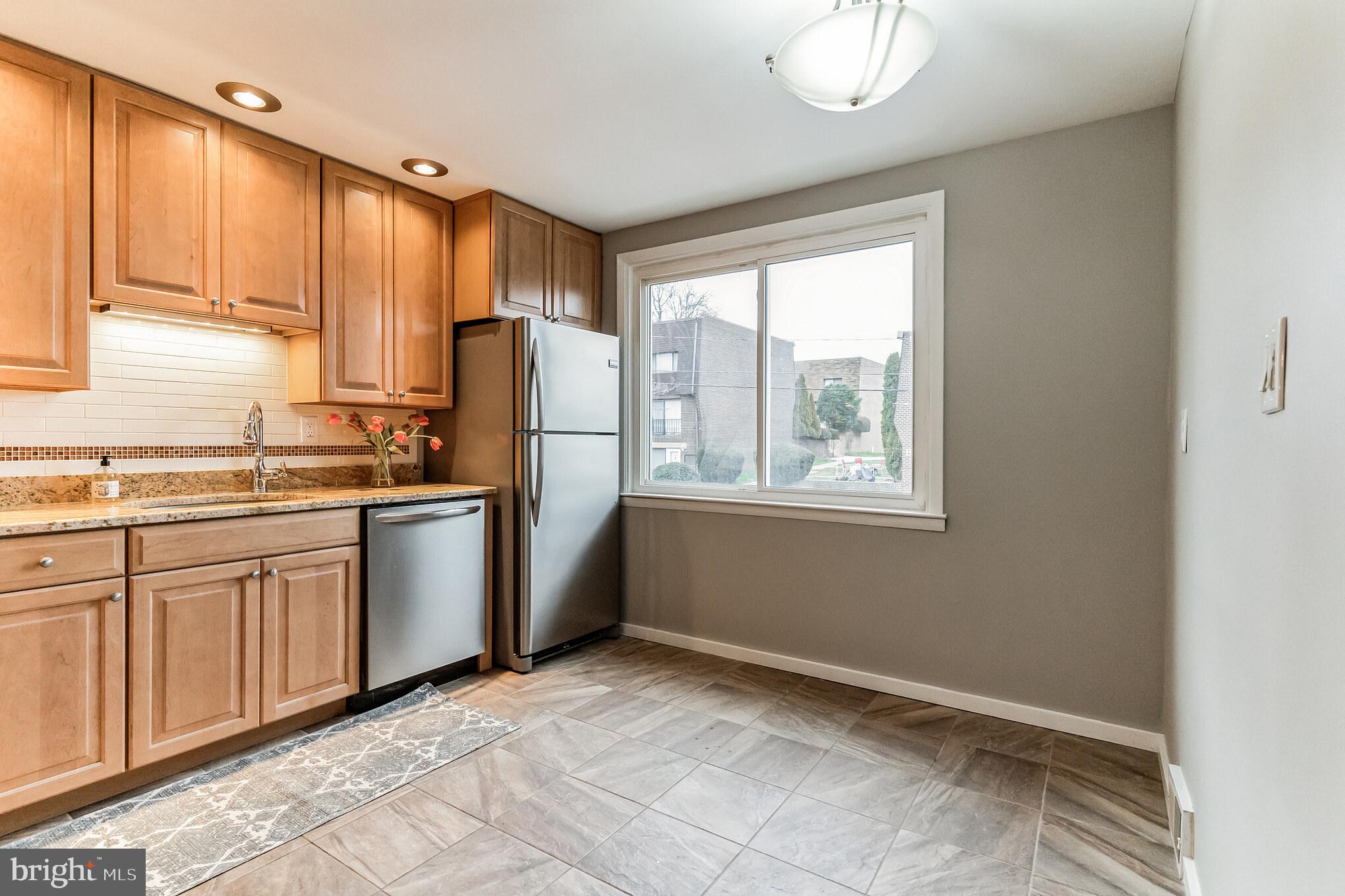 2816 Woodbridge Road Philadelphia, PA 19114 - Photo 7 of 32
