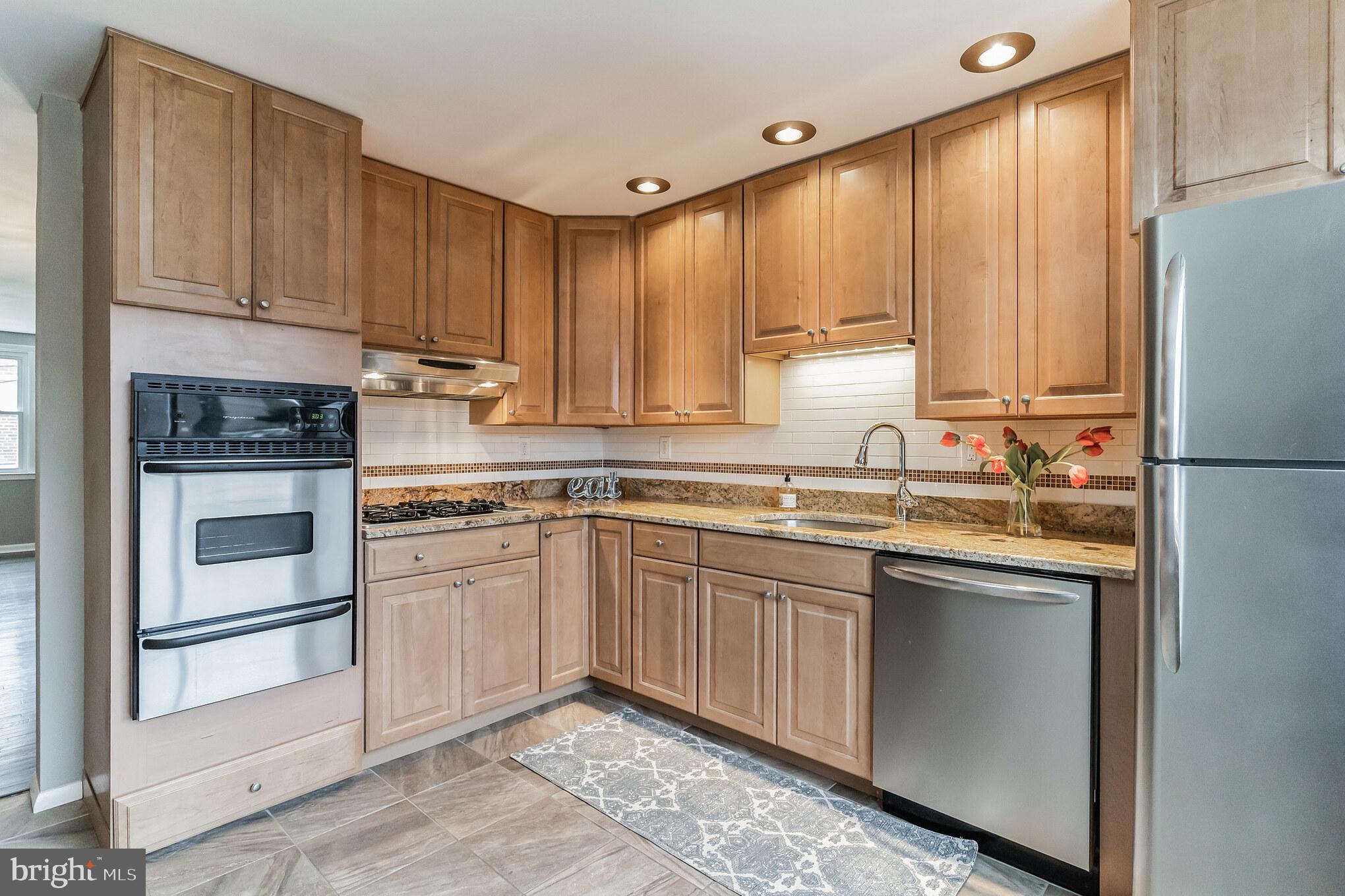 2816 Woodbridge Road Philadelphia, PA 19114 - Photo 8 of 32