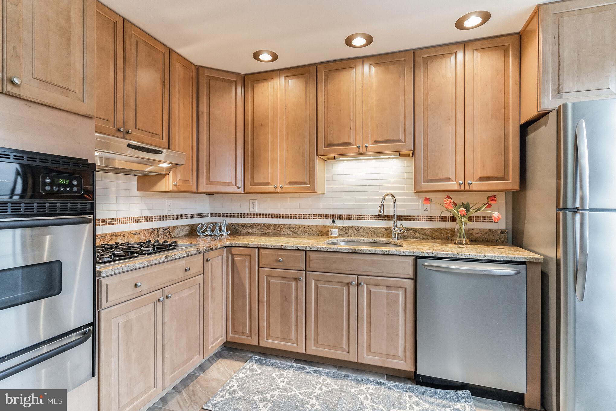 2816 Woodbridge Road Philadelphia, PA 19114 - Photo 9 of 32