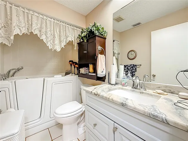 $220,000 | 38225 Boxwood Drive, Unit 38225, Zephyrhills, FL 33542