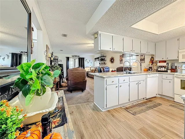 $220,000 | 38225 Boxwood Drive, Unit 38225, Zephyrhills, FL 33542