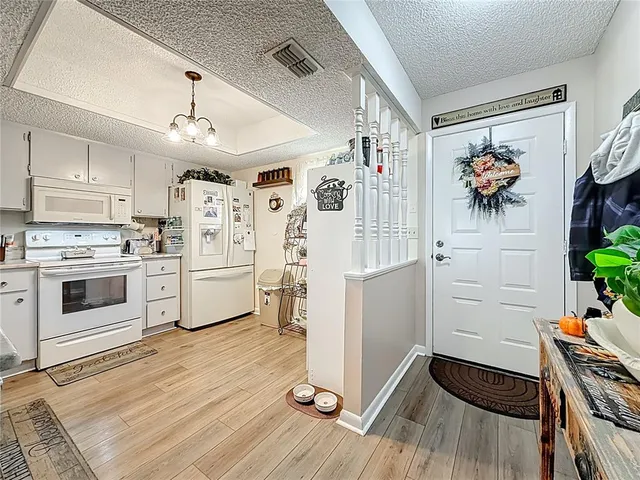 $220,000 | 38225 Boxwood Drive, Unit 38225, Zephyrhills, FL 33542