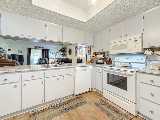 $220,000 | 38225 Boxwood Drive, Unit 38225, Zephyrhills, FL 33542