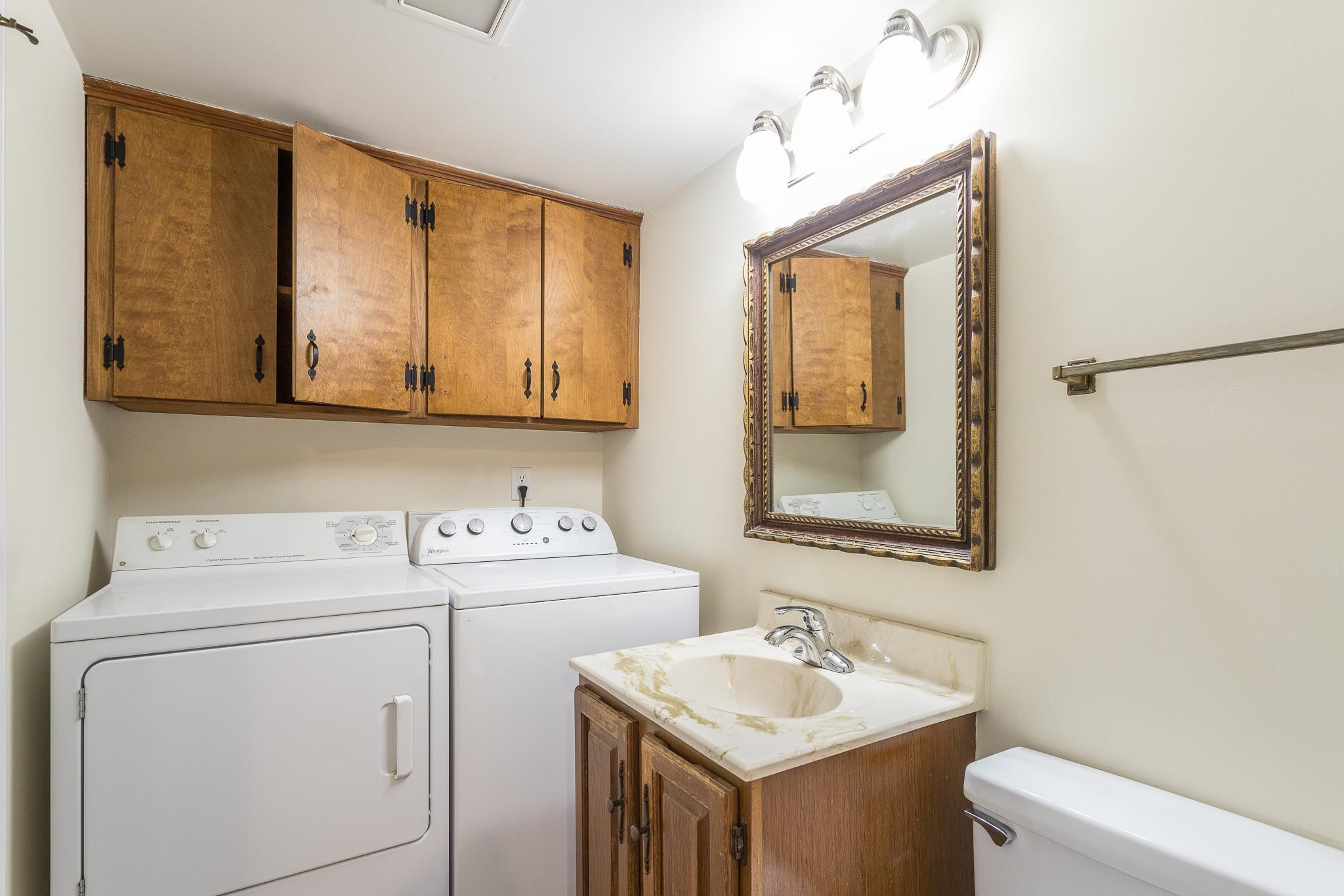 5209 Edgewood Road Raleigh, NC 27609 - Photo 9 of 33 Laundry
