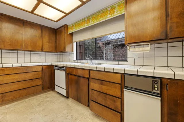 $850,000 | 218 Brook Way, Modesto, CA 95354