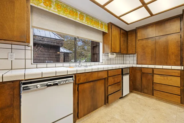 $850,000 | 218 Brook Way, Modesto, CA 95354