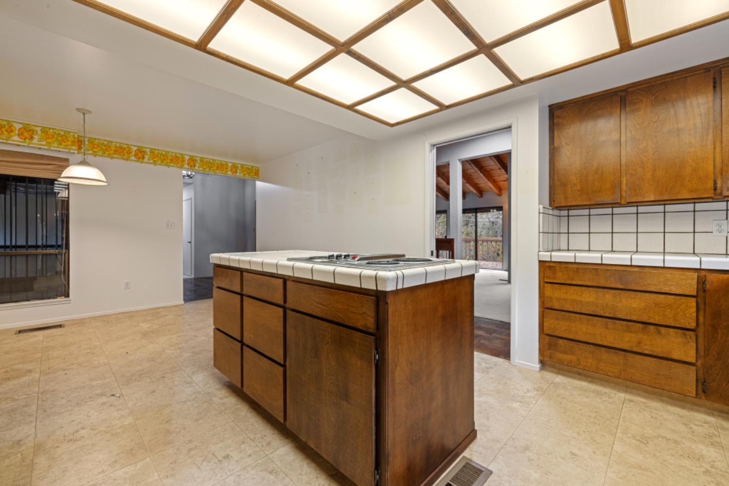 218 Brook Way Modesto, CA 95354 - Photo 4 of 55