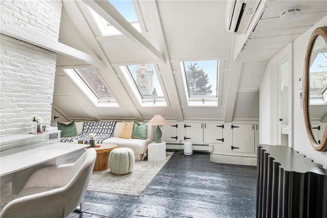 21 George Street Providence, RI 02906 - Photo 27 of 37 Third Floor Living Room