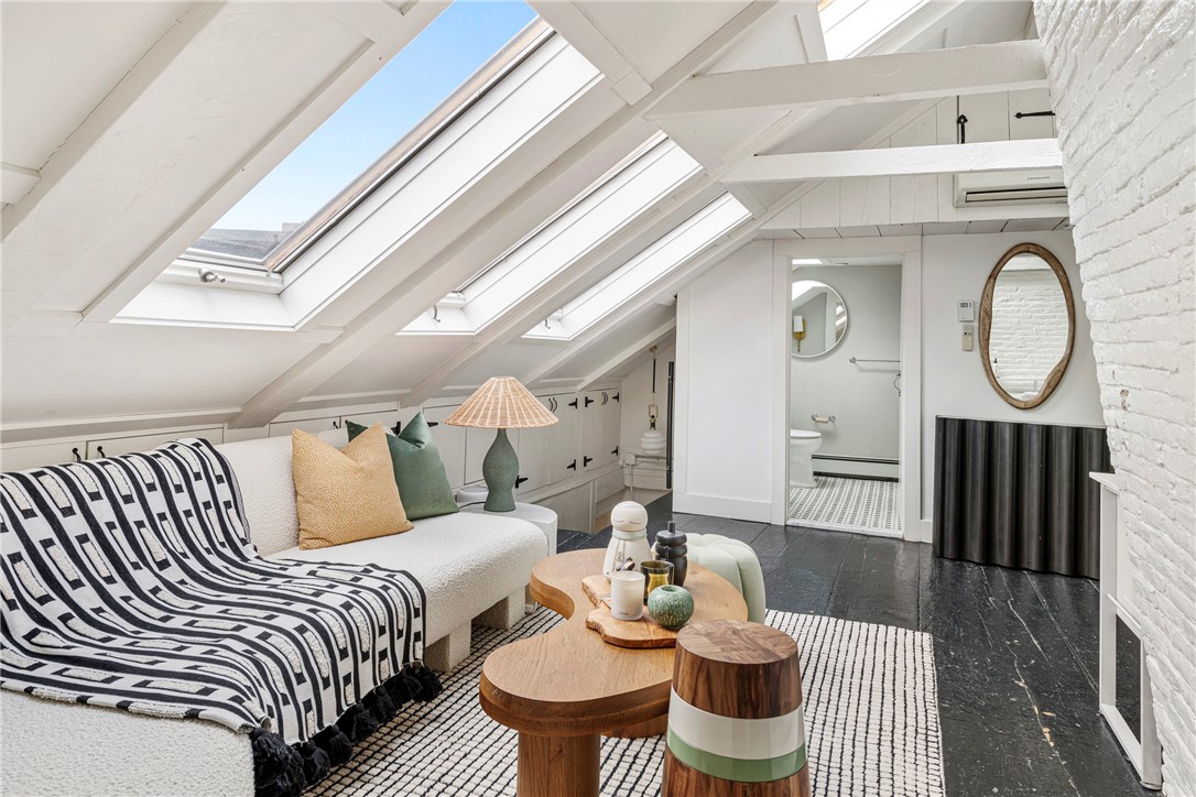 21 George Street Providence, RI 02906 - Photo 28 of 37 Third Floor Living Room