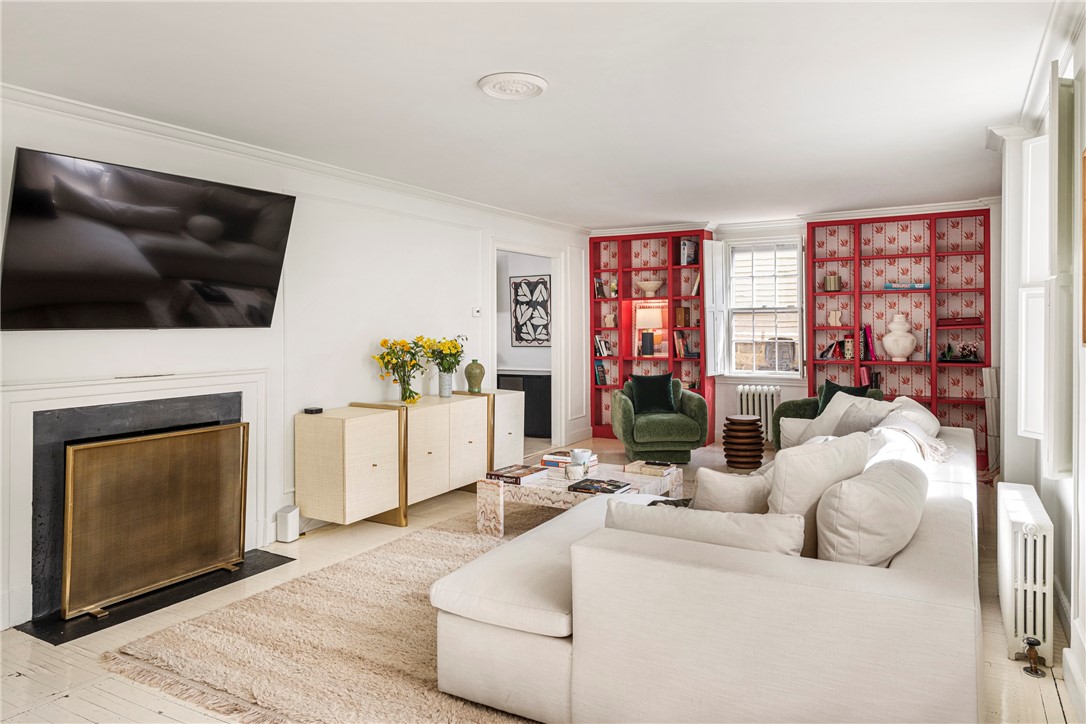 21 George Street Providence, RI 02906 - Photo 6 of 37 First Floor Living Room