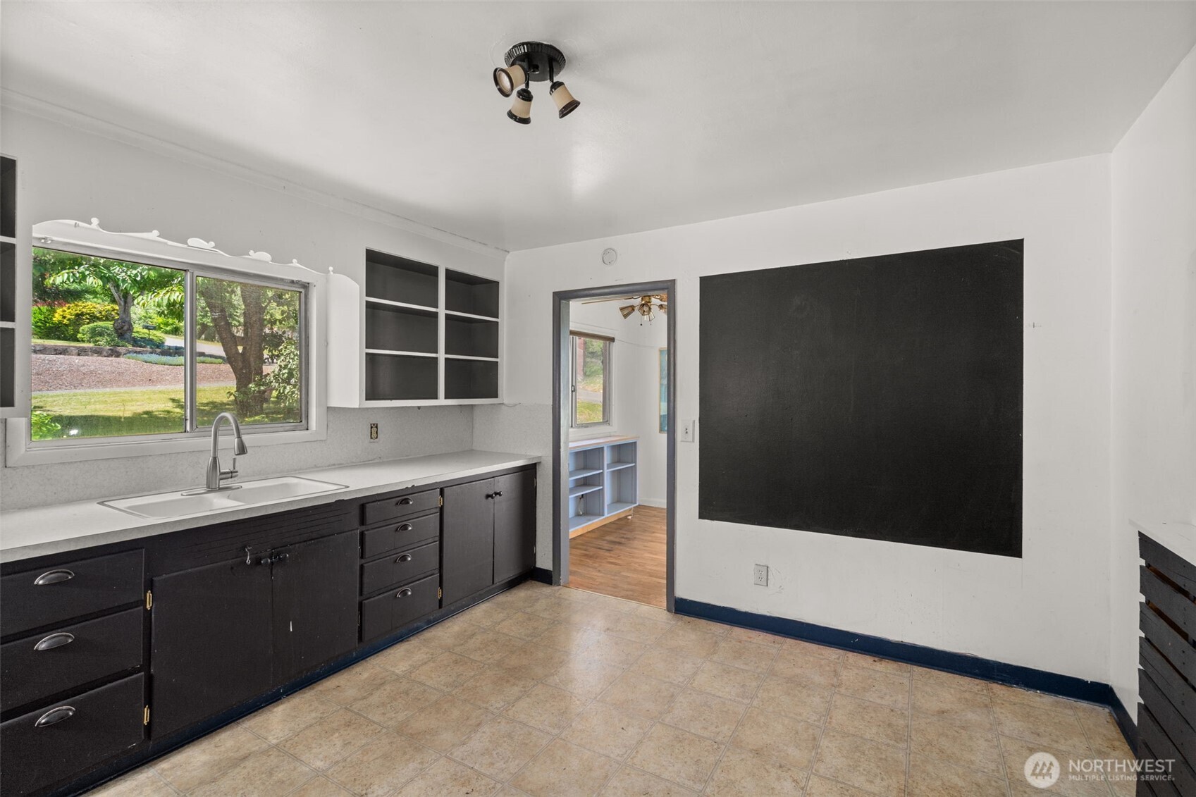 905 Peters Street Raymond, WA 98577 - Photo 11 of 29
