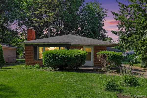 $130,000 | 25175 West Chicago, Redford, MI 48239