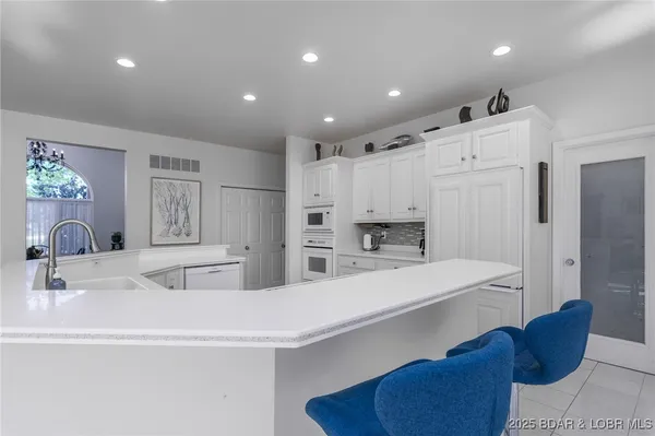 $679,900 | 121 Highland Waye, Jefferson City, MO 65101