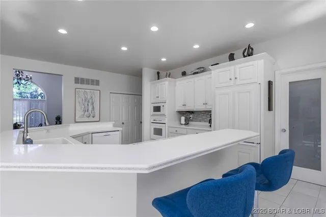 $695,000 | 121 Highland Waye, Jefferson City, MO 65101