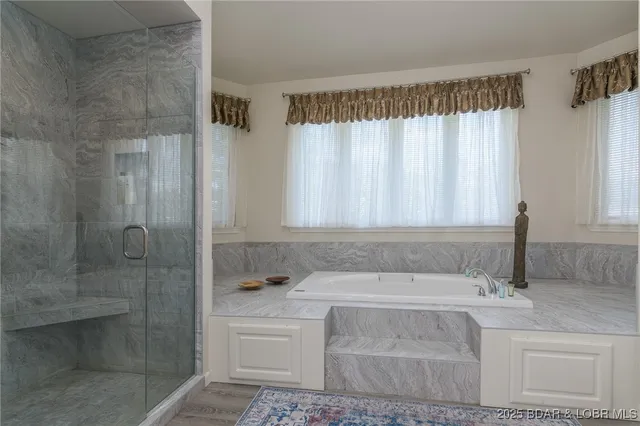 $695,000 | 121 Highland Waye, Jefferson City, MO 65101