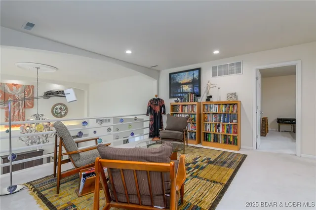 $695,000 | 121 Highland Waye, Jefferson City, MO 65101