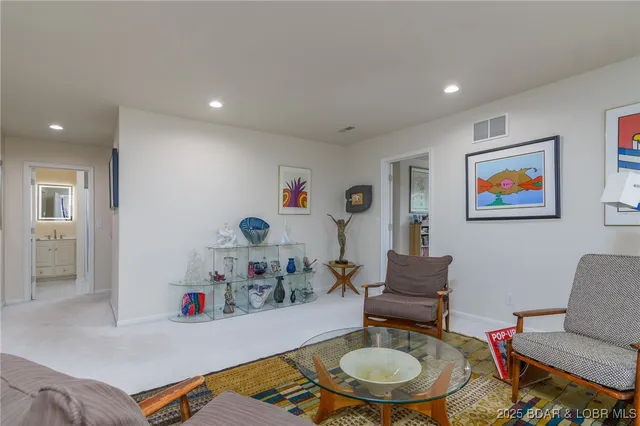 $695,000 | 121 Highland Waye, Jefferson City, MO 65101