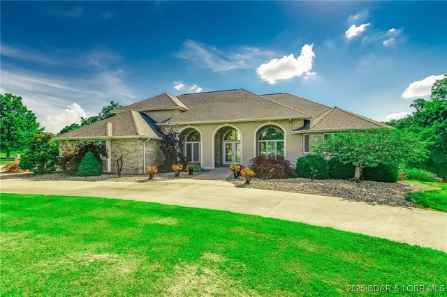 $695,000 | 121 Highland Waye, Jefferson City, MO 65101