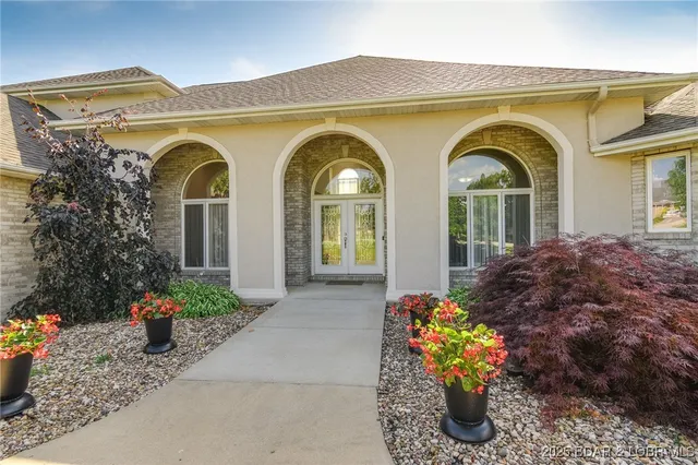 $695,000 | 121 Highland Waye, Jefferson City, MO 65101