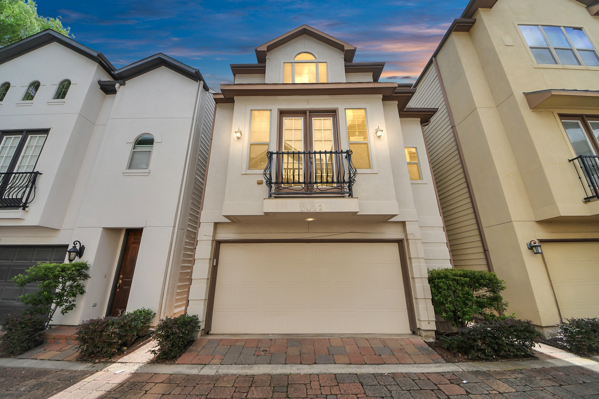 3422 Center Street Houston, TX 77007 - Photo 1 of 27 Welcome to the lock and leave community of Washington Heights, 3422 Center St.