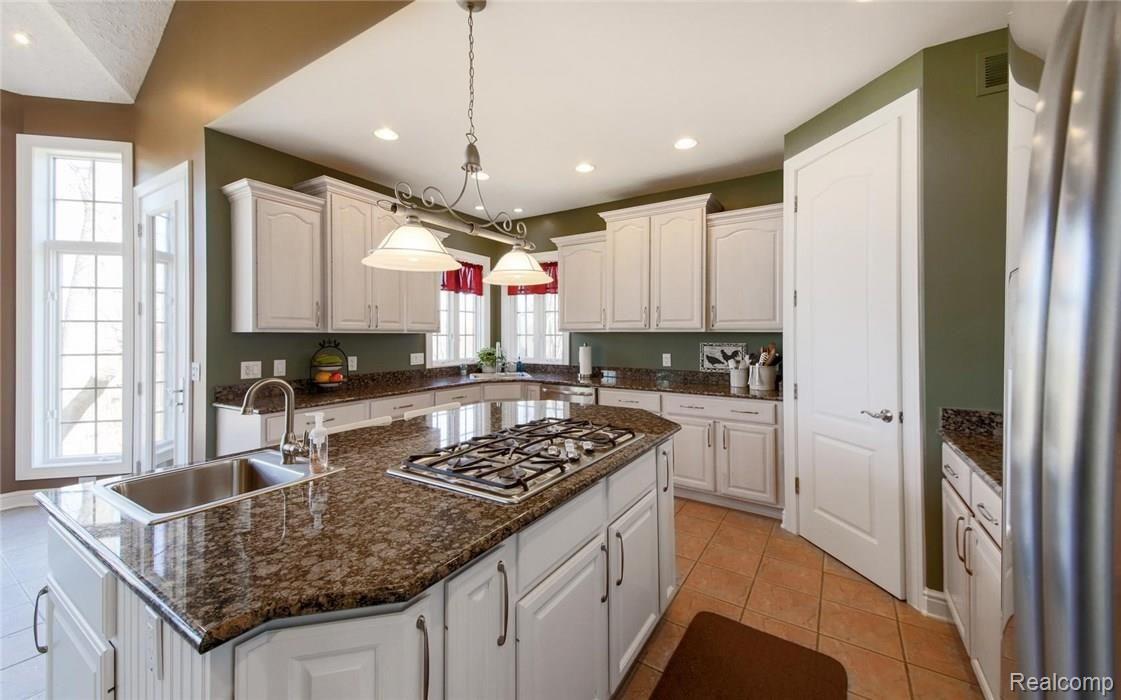 7990 Antcliff Road Howell, MI 48855 - Photo 17 of 51 Spacious corner pantry.