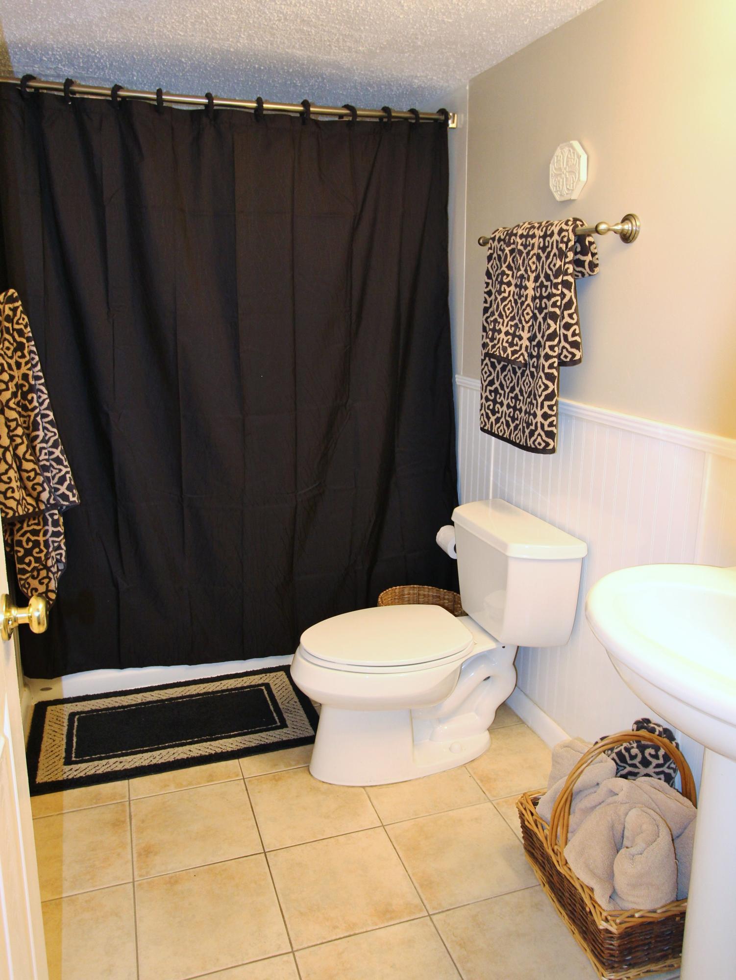 417 West Kingsgate Road Knoxville, TN 37934 - Photo 21 of 29 Bath down