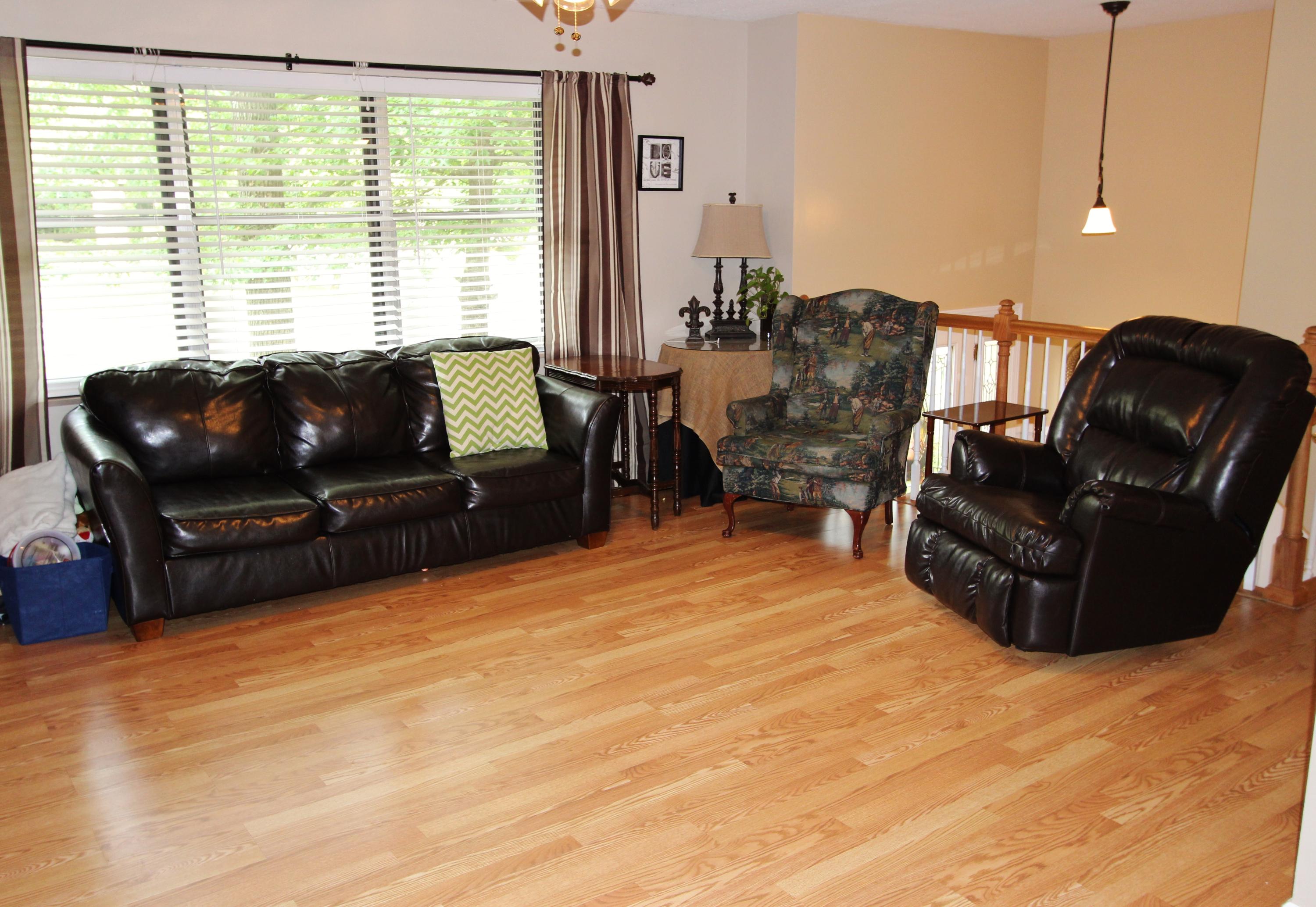 417 West Kingsgate Road Knoxville, TN 37934 - Photo 8 of 29 Living Room
