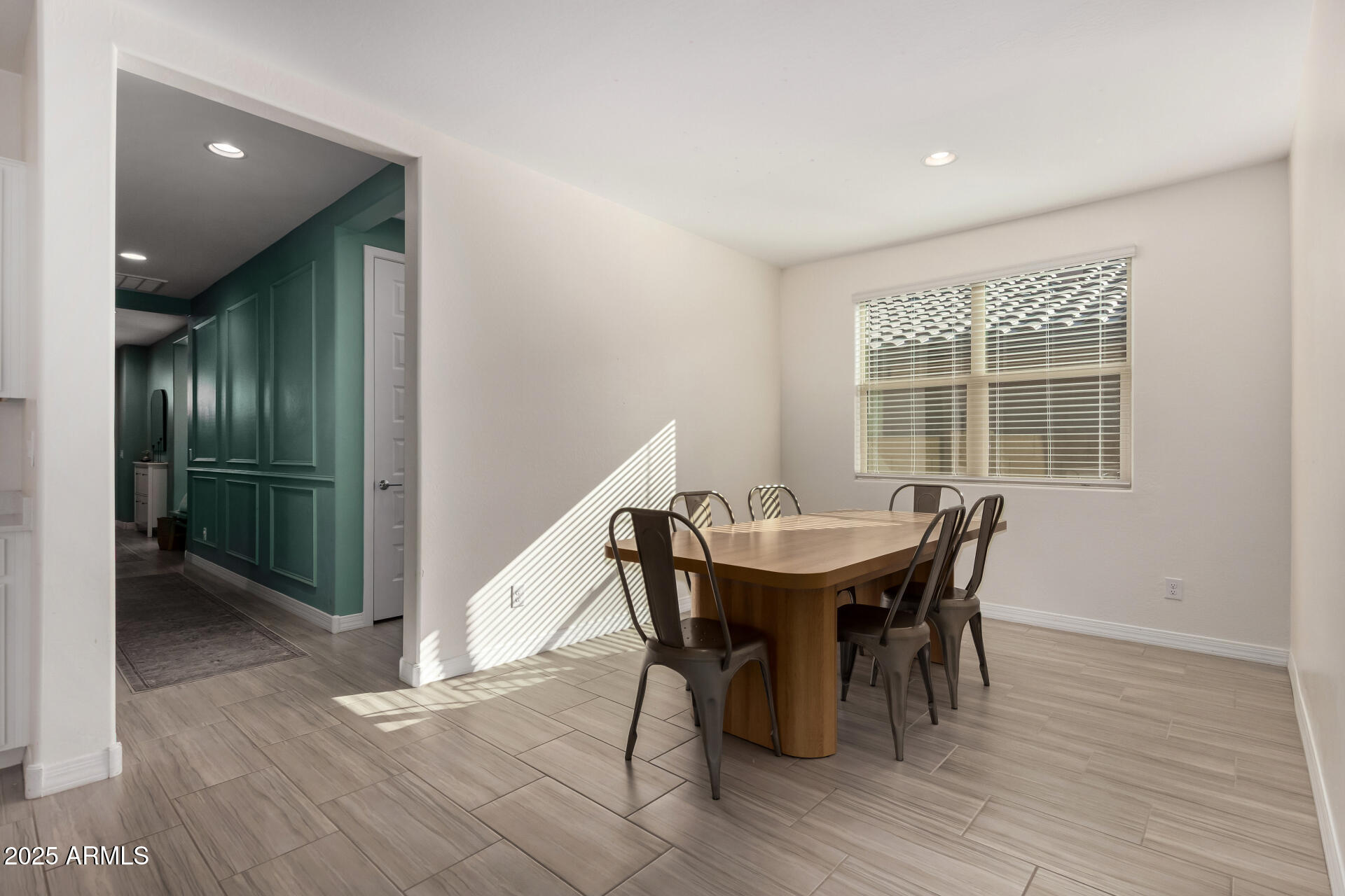 2652 South Prospector Point Road Apache Junction, AZ 85119 - Photo 16 of 37 a view of a dining room with furniture and window
