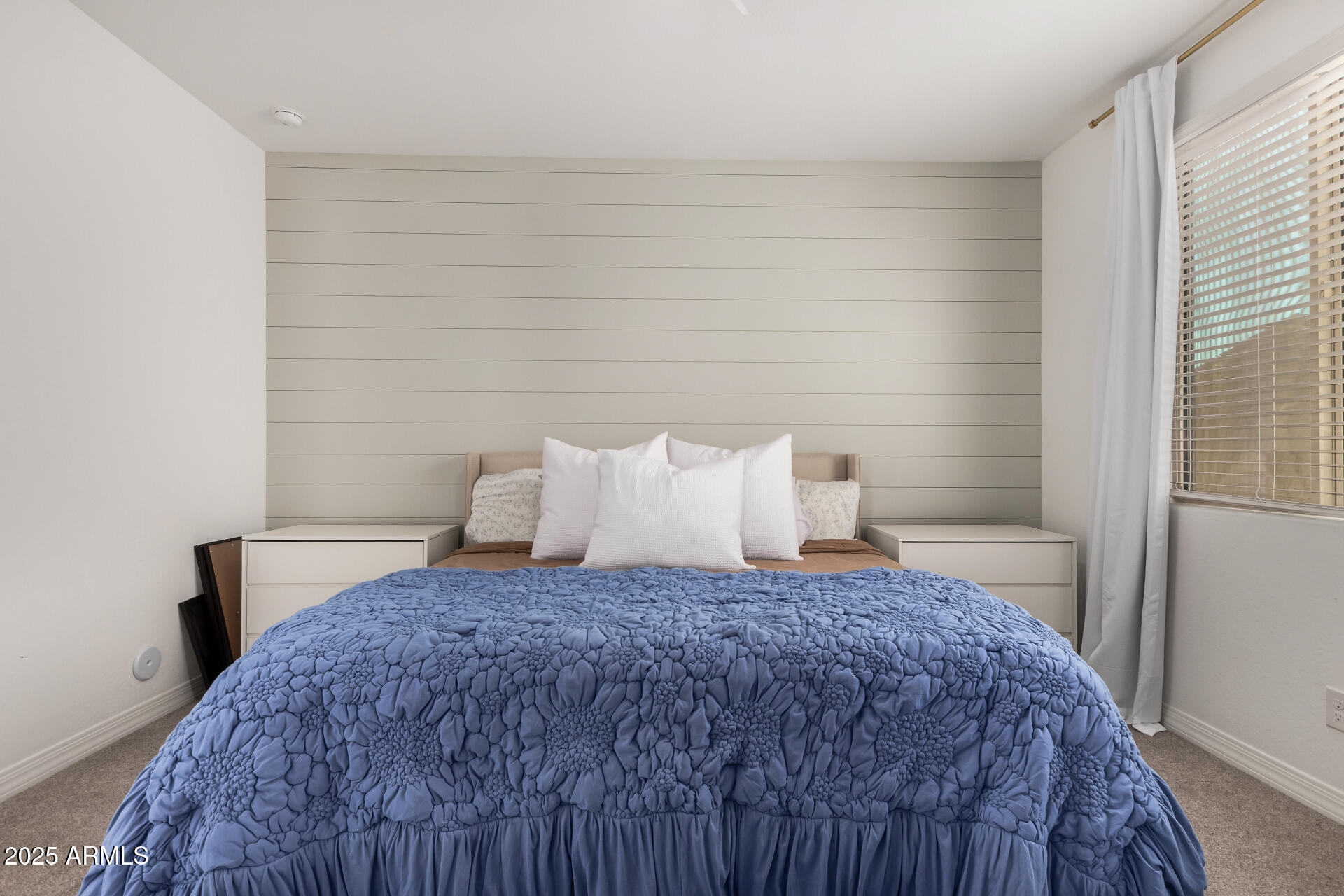 2652 South Prospector Point Road Apache Junction, AZ 85119 - Photo 18 of 37 a large bed sitting in a bedroom next to a window