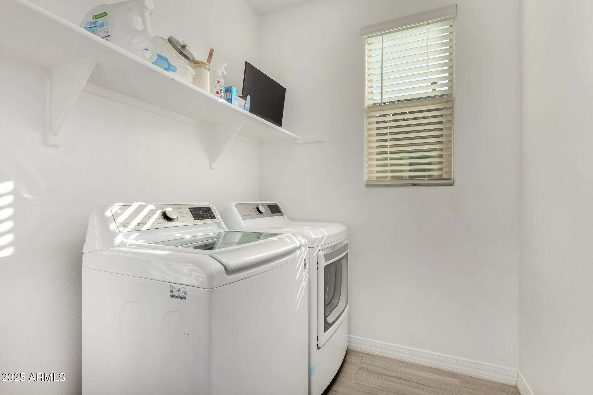 2652 South Prospector Point Road Apache Junction, AZ 85119 - Photo 28 of 37 a utility room with dryer and washer