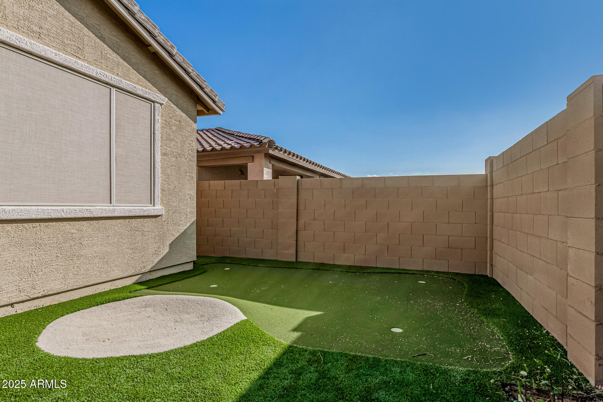 2652 South Prospector Point Road Apache Junction, AZ 85119 - Photo 36 of 37 a view of a backyard with a backyard