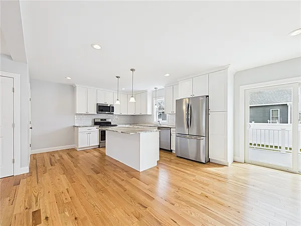 $749,900 | 42 Vespia Lane, South Kingstown, RI 02879