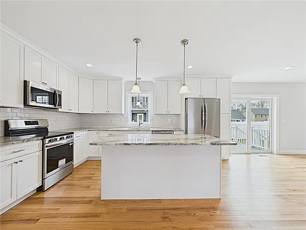 $749,900 | 42 Vespia Lane, South Kingstown, RI 02879