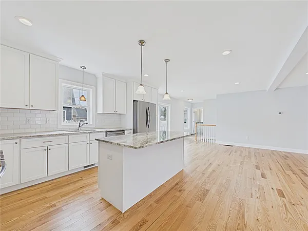 $749,900 | 42 Vespia Lane, South Kingstown, RI 02879
