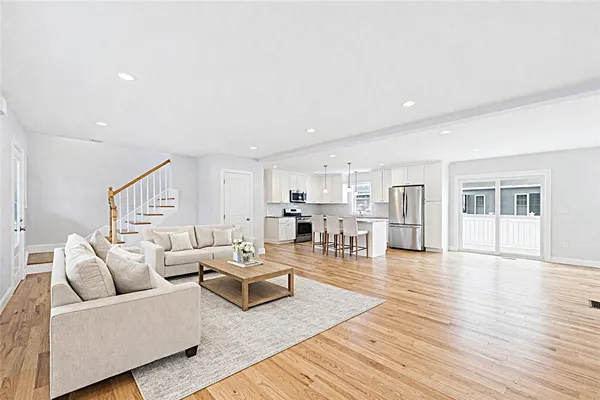 $749,900 | 42 Vespia Lane, South Kingstown, RI 02879