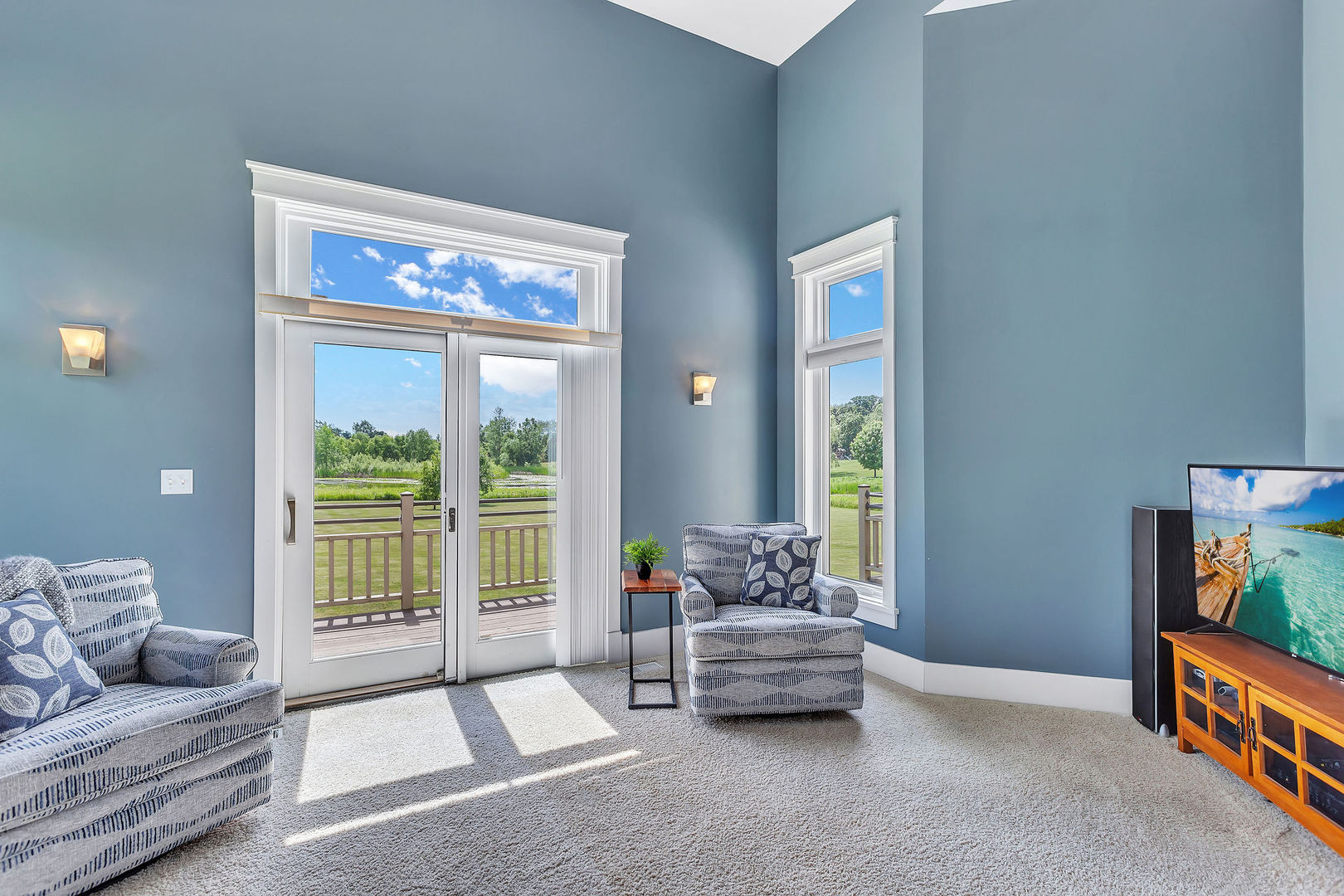 40 Stonecrest Drive Elgin, IL 60124 - Photo 24 of 63 a living room with furniture and a window