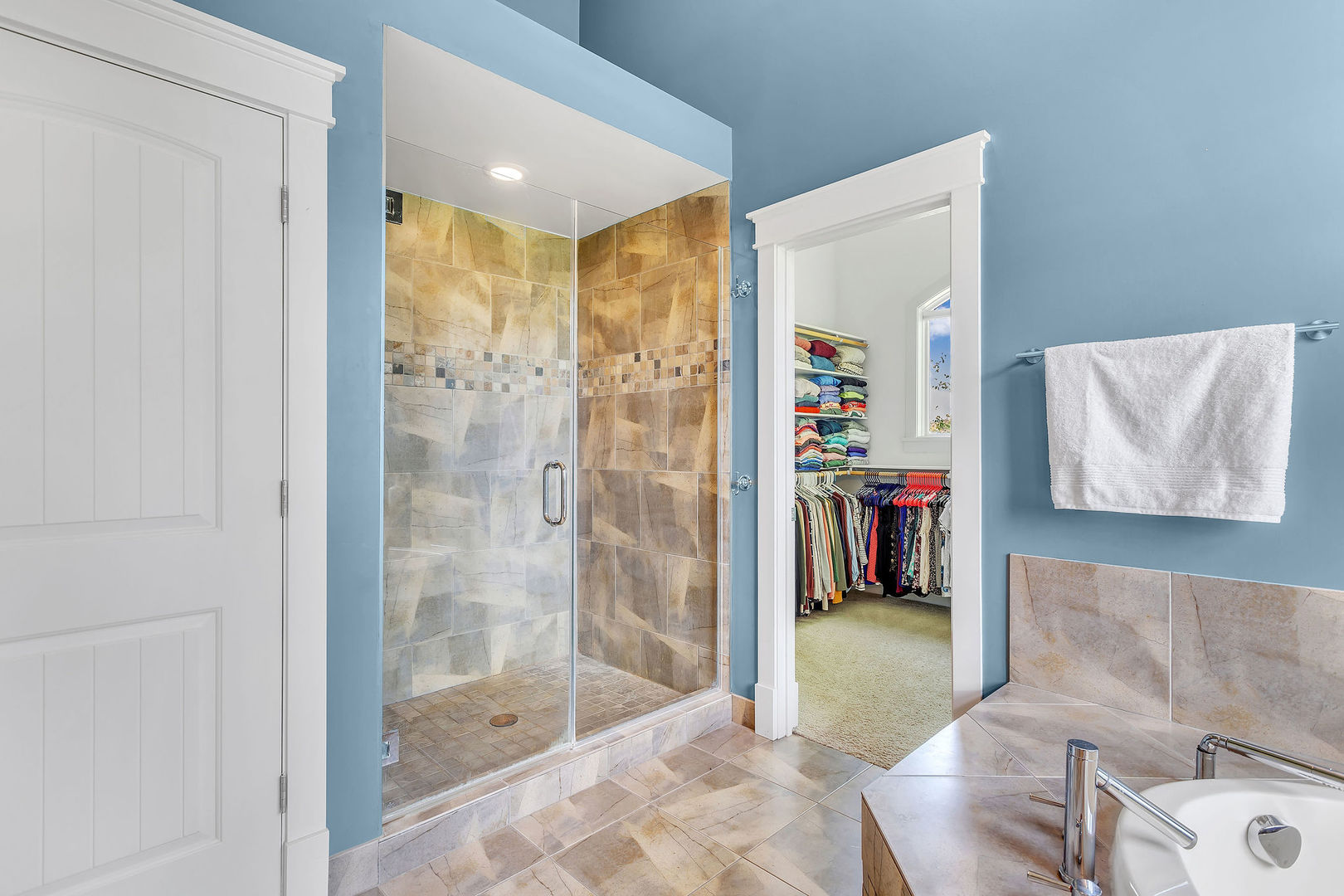 40 Stonecrest Drive Elgin, IL 60124 - Photo 26 of 63 a bathroom with a bathtub and a shower