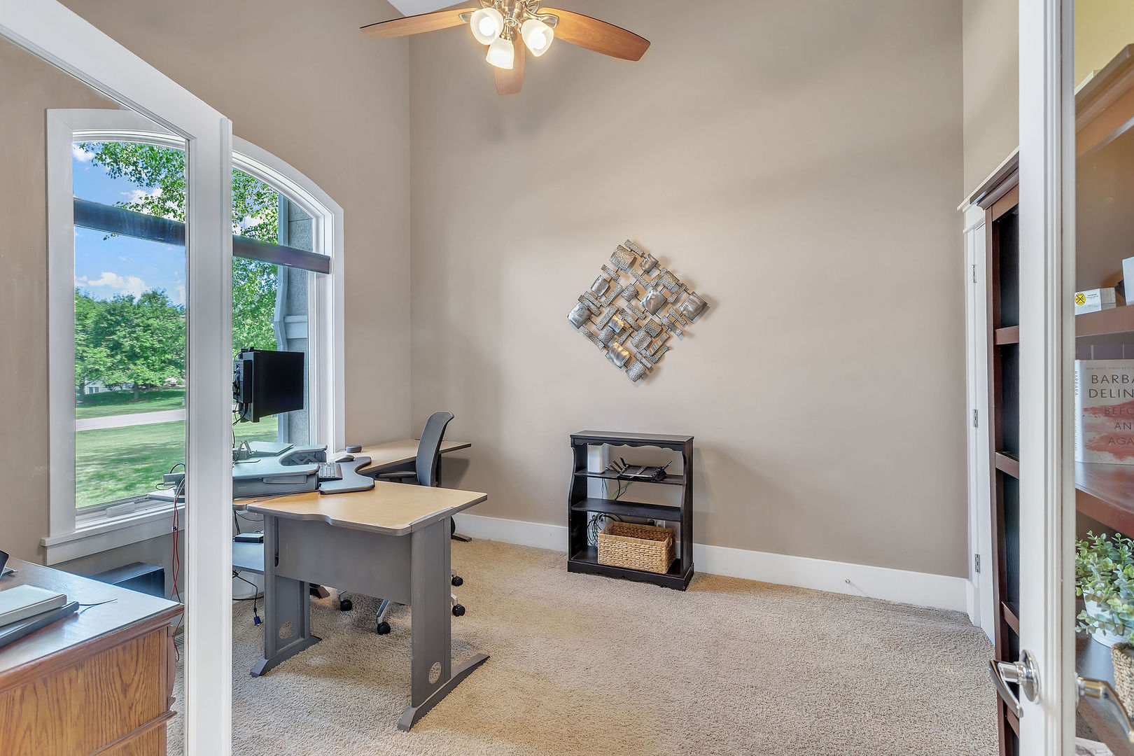 40 Stonecrest Drive Elgin, IL 60124 - Photo 30 of 63 a room with furniture