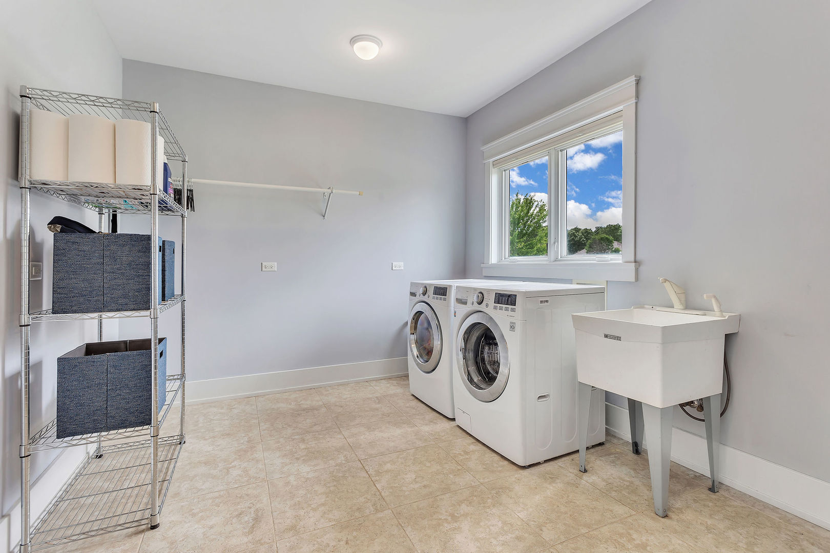 40 Stonecrest Drive Elgin, IL 60124 - Photo 32 of 63 a utility room with dryer and washer