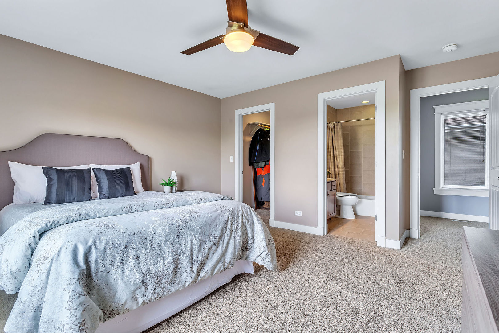 40 Stonecrest Drive Elgin, IL 60124 - Photo 35 of 63 a bedroom with a bed and a lamp