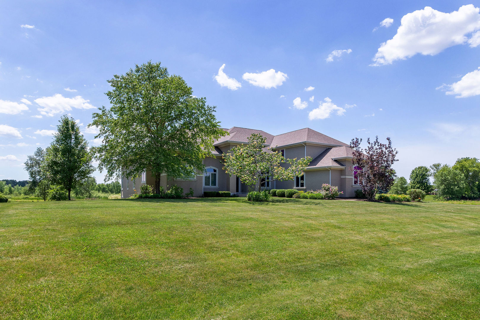 40 Stonecrest Drive Elgin, IL 60124 - Photo 50 of 63 a front view of a house with a yard and trees