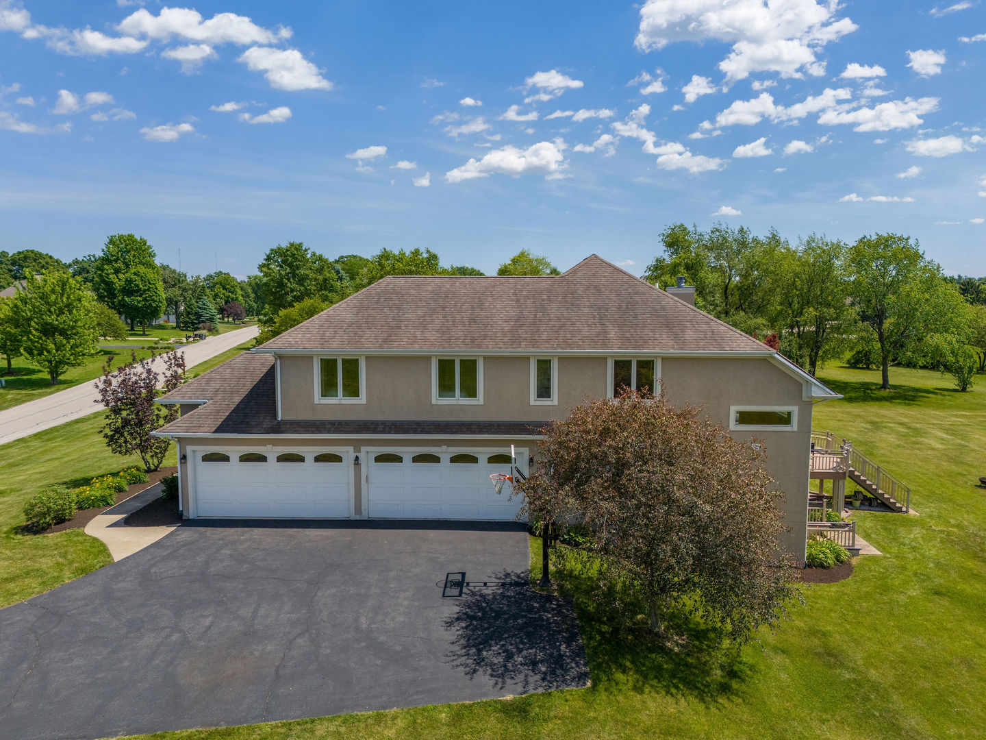 40 Stonecrest Drive Elgin, IL 60124 - Photo 51 of 63 a front view of a house with garden