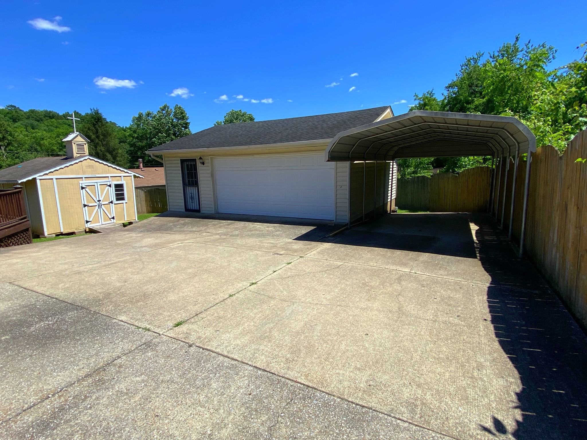 1605 Autumn Ridge Drive Nashville, TN 37207 - Photo 3 of 21 a front view of a house with a yard