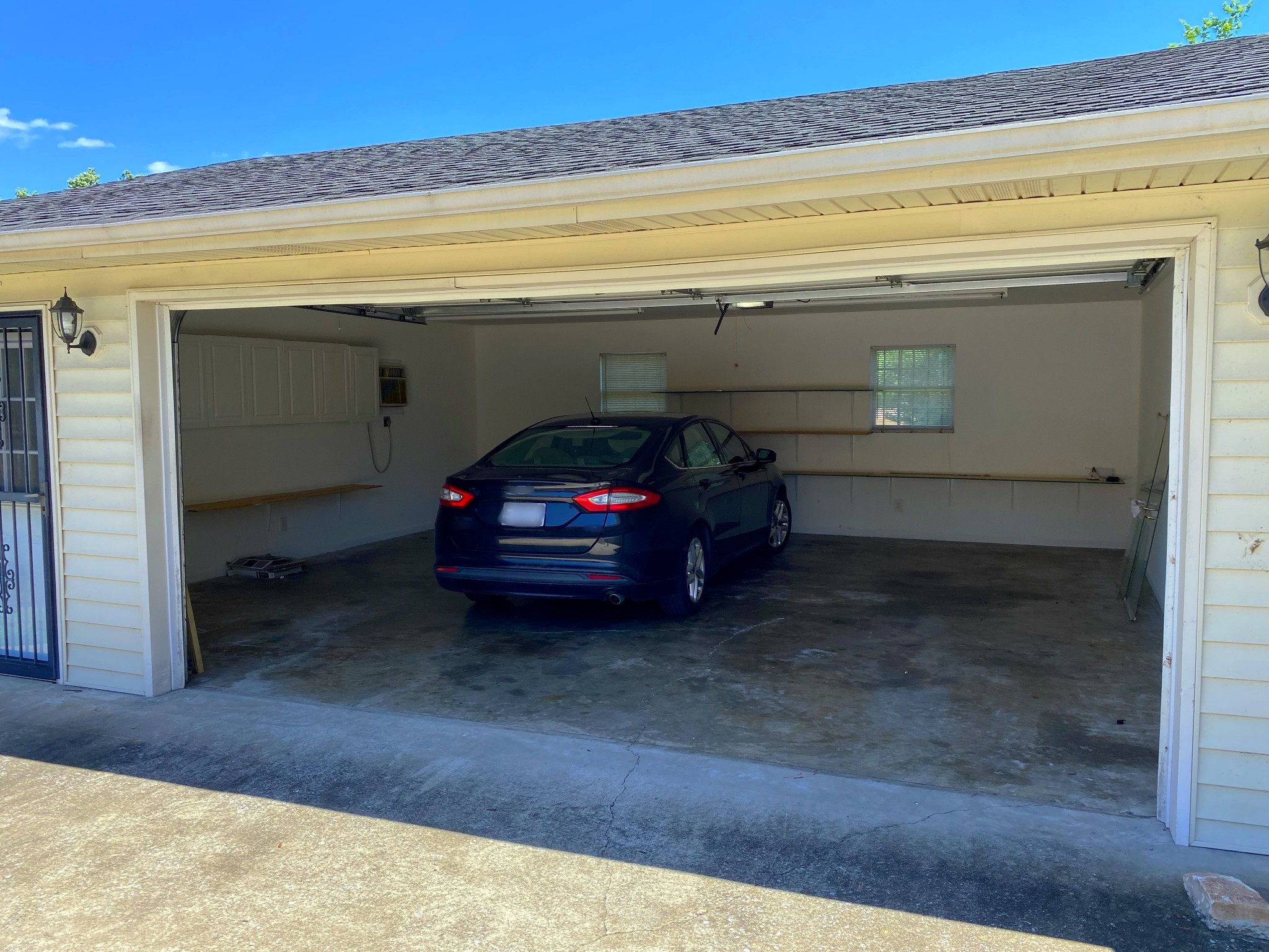 1605 Autumn Ridge Drive Nashville, TN 37207 - Photo 4 of 21 a view of car garage